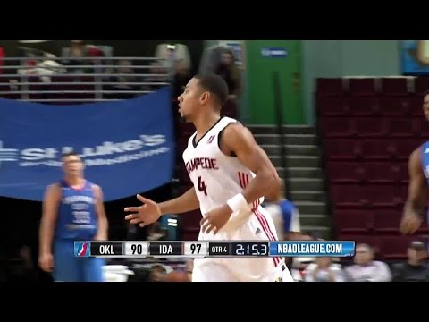 Phil Pressey Shakes and Bakes for the Clutch Bucket