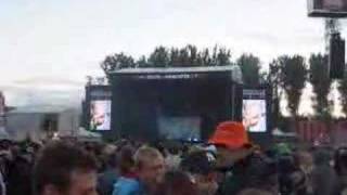 preview picture of video 'Werchter 2007: Arctic Monkeys - Old Yellow Bricks'