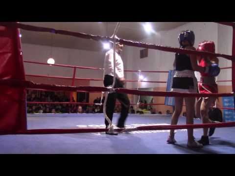 Melani Martinez vs Naila Peloso