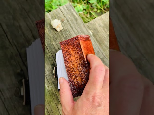 Vídeo relacionado con 18 cm Diario de cuero virgen de Grimoire Dragon Book Of Shadows Cuaderno de bocetos mágicos de Artists Notebook
