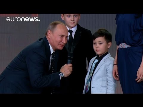 'The borders of Russia do not end' says Putin at awards ceremony