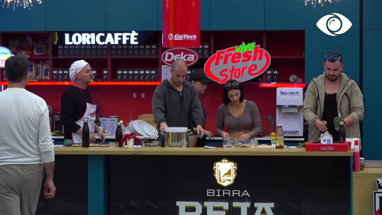 Boll se na lodhe, Mikela zihet me Gentin në kuzhinë