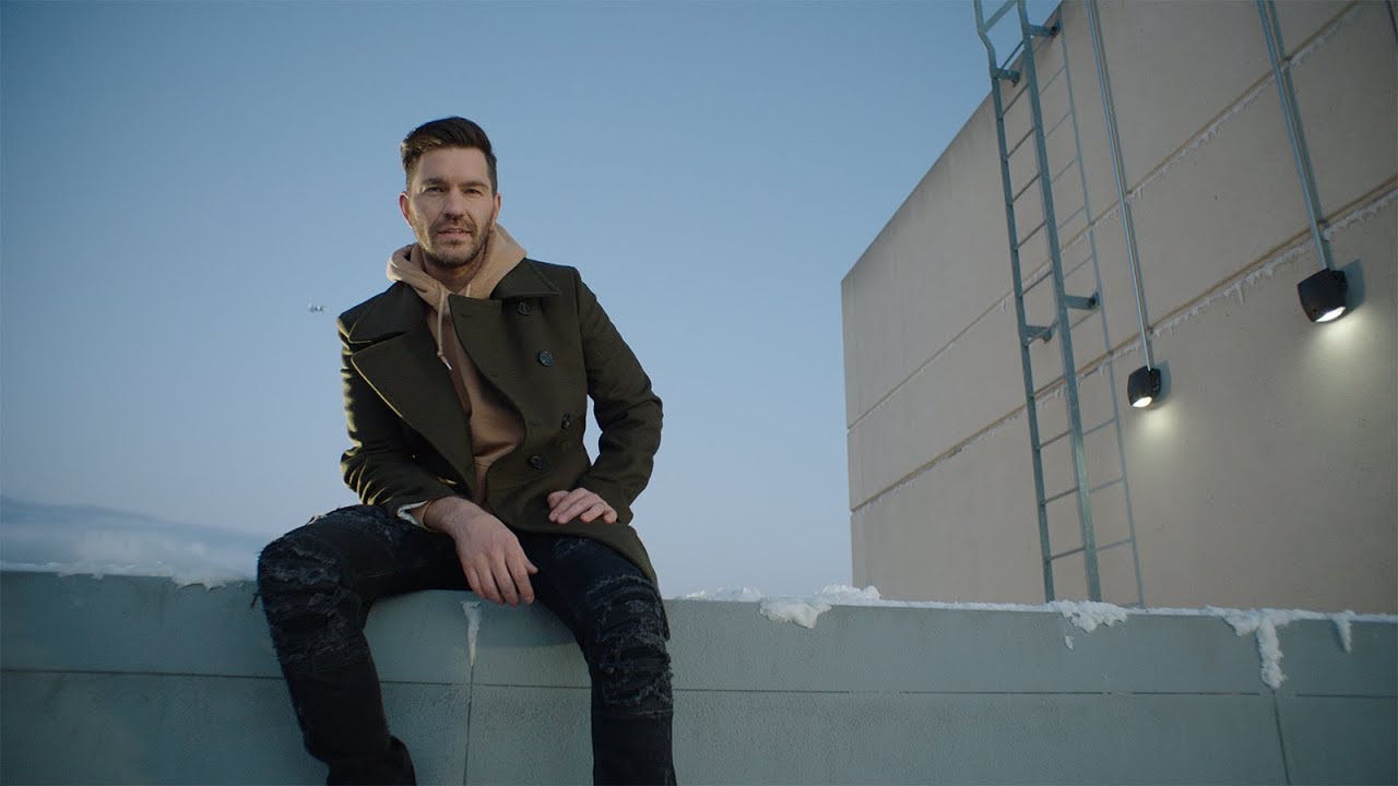 Lirik Lagu Dont Give Up On Me - Andy Grammer dan Terjemahan