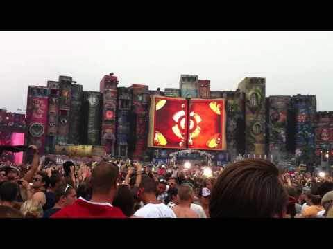 Alesso performing Pendulum - The Island @ Tomorrowland 2012