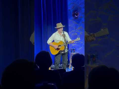 And the stars around the Cajun moon are all I wanna see. #singersongwriter #adamhood #countrymusic