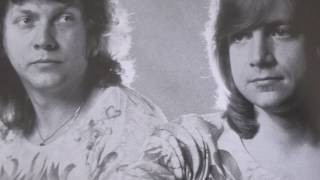 justin hayward with 10 c.c. (and john lodge?) (bluejays)     &quot;blue guitar&quot;     remaster 2017 post.