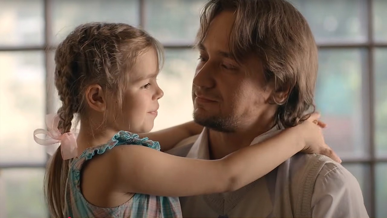 ¡LAS HERMANAS SEPARADAS EN LA INFANCIA! UNA VIVIÓ EN RIQUEZA, LA OTRA EN LA MISERIA…