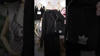 Download lagu Beautiful mother sells if necessary mp3