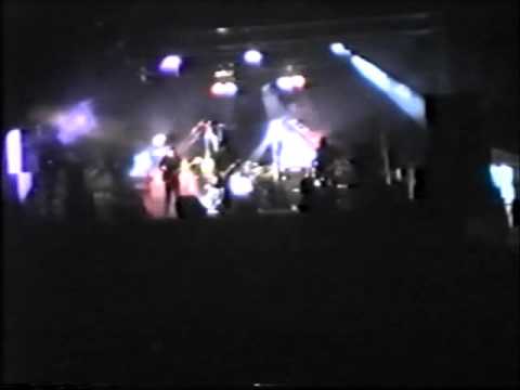 Tony Tuono e i REVOLVER - E' difficile bere sangue  (LIVE 1-8-1999)