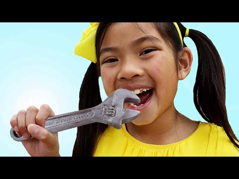 Emma Pretend Play Real or Fake Toolbox Toys Challenge