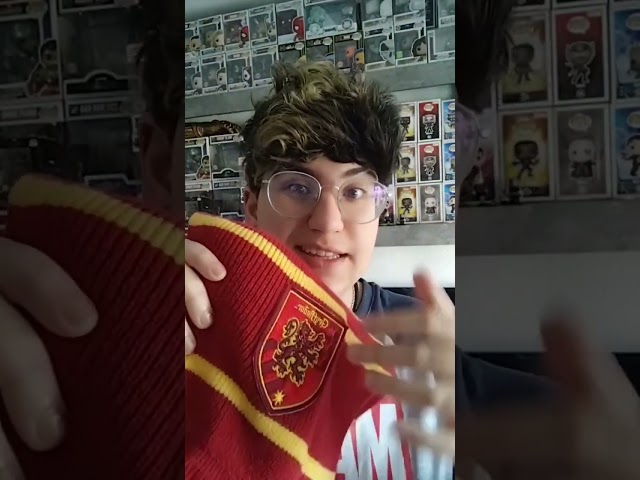 Vídeo relacionado con Grupo Erik Llavero Harry Potter Gryffindor bufanda - Harry Potter regalos : Llaveros originales | Llaveros niños cumpleaños Merchandising Oficial