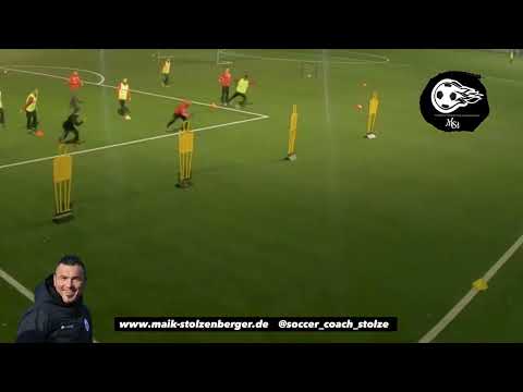 Fussballtraining: Schnelligkeitswettbewerb mit Site Steps und Sprints