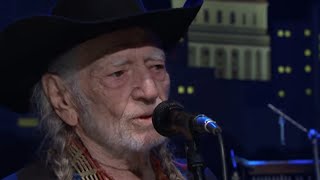 Willie Nelson Breaks Down In Tears On Stage