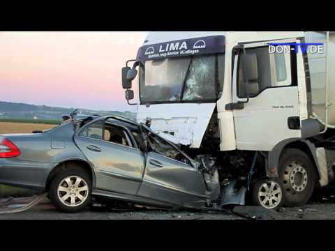 Tödlicher Unfall, PKW rast frontal in LKW nahe Nördlingen, Möttingen