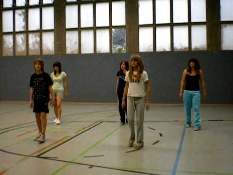 THRILLER DANCE AT SCHOOL LOL