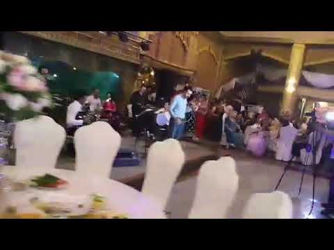 Aziz Mahmudov  (Sharqoniy guruhi) tabrikda