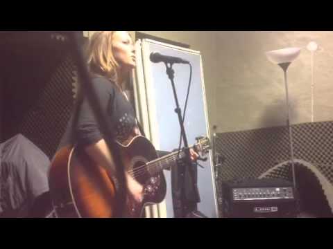 Cecilia Nilsson - Real Hard Shake (acoustic version)
