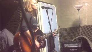 Cecilia Nilsson - Real Hard Shake (acoustic version)
