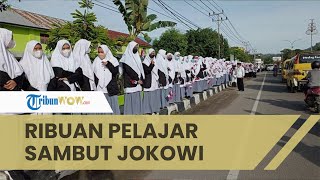 Para Pelajar di Kota Sorong Kibarkan Bendera Merah Putih di Sepanjang Jalan Sambut Kedatangan Jokowi