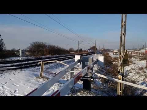 IC 8302 MATEJKO (rel. Świnoujście - Przemyśl Gł.) odjeżdża ze stacji w Lesznie w zimowej aurze