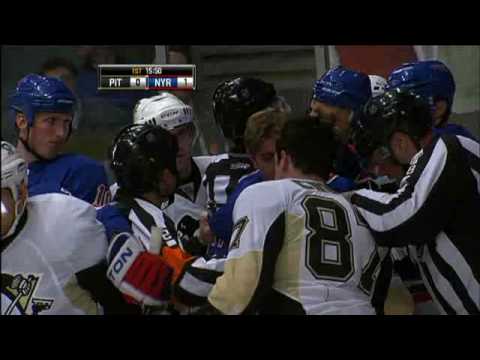 Crosby Dives? Then Cross Checks Lunqvist 3/4/2010