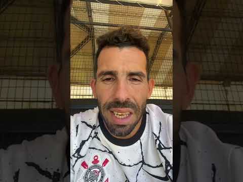 Carlitos Tvez faz live com camisa do Corinthians em dia de anncios do Timo