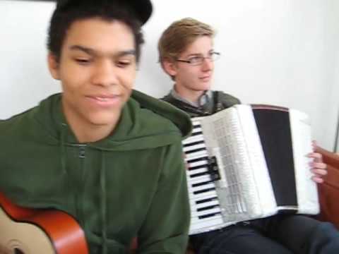 Retro Stefson perform an acoustic version of Salvatore