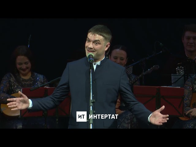 Фәннур Мөхәммәтҗәнов «Казан утлары» журналының «Уены-чыны бергә» сәхифәсеннән мәзәкләр укый