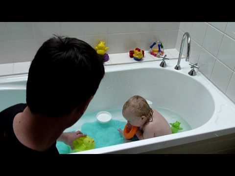 Marco having a bath (tomando banho)