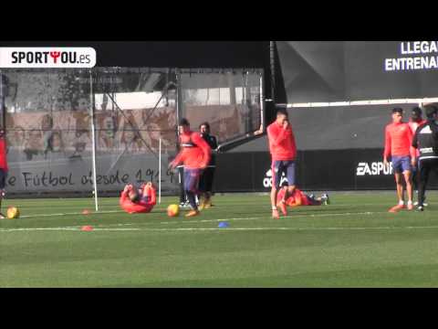 Choque ¿fortuito? entre Feghouli y Negredo