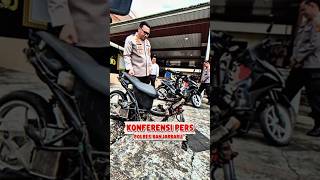 Download lagu Konferensi Pers Ops Jaran Intan 2026, Amankan 14 Pel4ku Curanmor. Rabu (18/2) #polresbanjarbaru mp3