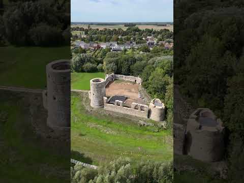 "Château de Walhain-Saint-Paul filmé en drone - Ruines médiévales de Belgique"