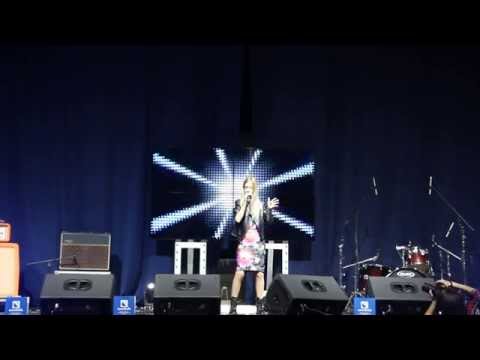 Зина Куприянович - Простая песня (концерт Дворец Спорта)