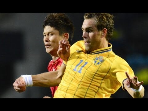 Elmander outshines Ibrahimovic in Sweden win