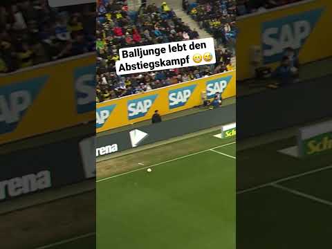 Der Ball war noch nicht im Aus! #bundesliga #shorts