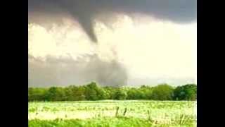 preview picture of video 'Dixon, Oklahoma Tornado 5-2-1988'