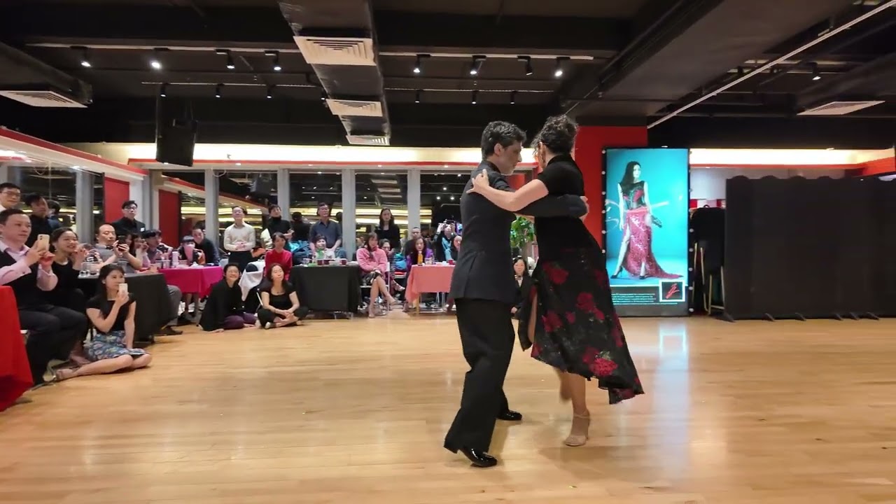 Video thumbnail for Natalia Games & Gabriel Angio 3/4 - El Aeroplano (Juan D’Arenzo) Vals - Hong Kong 2025