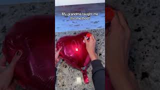 Use glitter &amp; glue sticks to make easy custom balloons! #balloons #glitter #partyhack #usefulhacks
