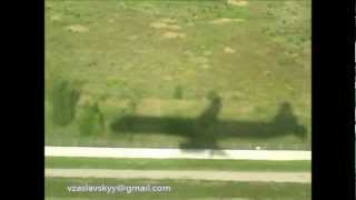 preview picture of video 'Kyiv Boryspil landing with shadow - KBP - Ukraine - Windrose - Airbus 321 - UR-WRI - 03.08.2011'