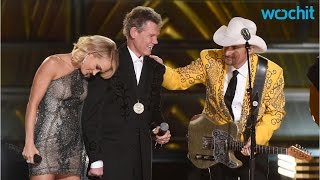 Randy Travis Gives Tear-Jerking Performance At CMA Awards