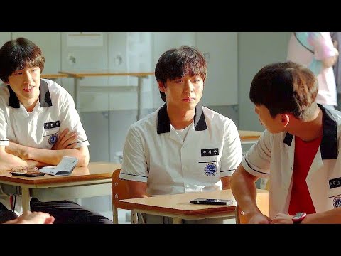 علشان كلامه قليل في المدرسه فكرينه ضعيف وبيغلسوا عليه ميعرفوش ان وقت الجد بيتحول لوحش عنيف