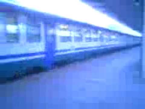 Treno proveniente da aeroporto punta raisi binario 8 con materiale 841