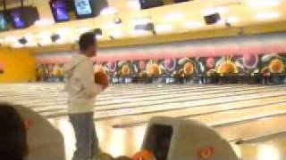 preview picture of video 'funny bowling tragedy'
