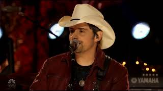 Brad Paisley sings &#39;Santa Looked a Lot Like Daddy&#39; | Christmas in Rockefeller Center 2021