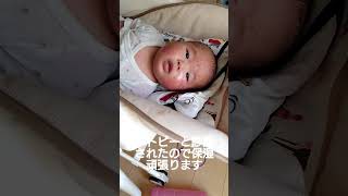 保湿してもらってテカテカ赤ちゃんw