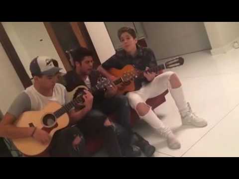 Zé Felipe com os irmãos Matheus Vargas e João Guilherme.