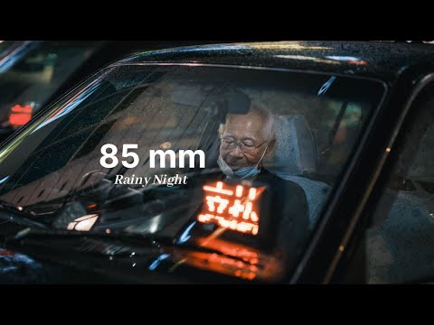 Rainy Night Street Photography on 85 mm - Fujifilm XT-5