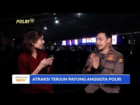 ATRAKSI TERJUN PAYUNG ANGGOTA POLRI