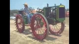 preview picture of video '1920 6-12 Allis-Chalmers Duplex replica Debute @ 2014 Freeport IL Threshing Show'