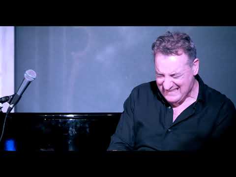 Alex Bugnon performing "107 Degrees In The Shade"